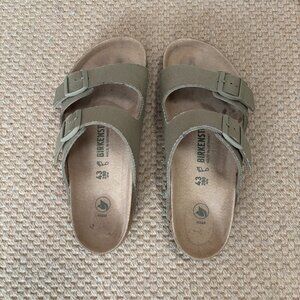 Men's Vegan Birkenstock Arizona Slides in Army Green Size EU43/US Men's 10